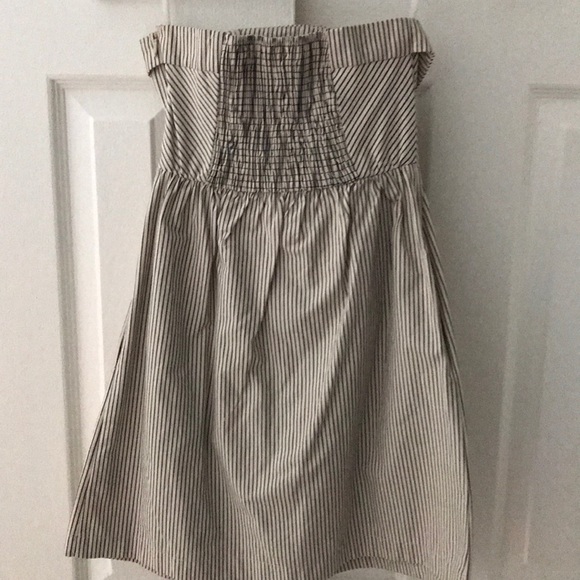 Pinstripe dress with pockets! - Picture 5 of 6